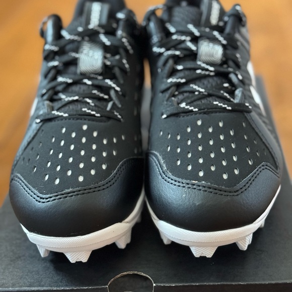 NIB- Under Armour Baseball / Tee-ball Youth Cleats - Picture 7 of 8